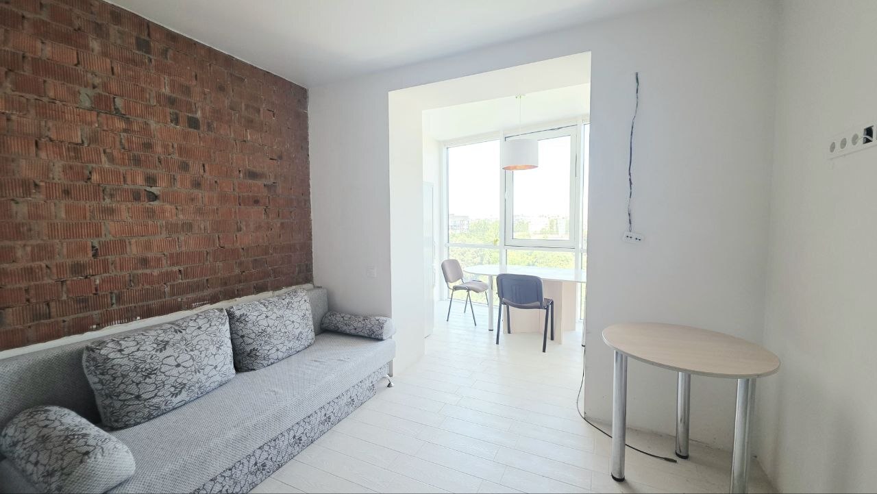 Продажа 2-комнатной квартиры 78 м², Славы бул.