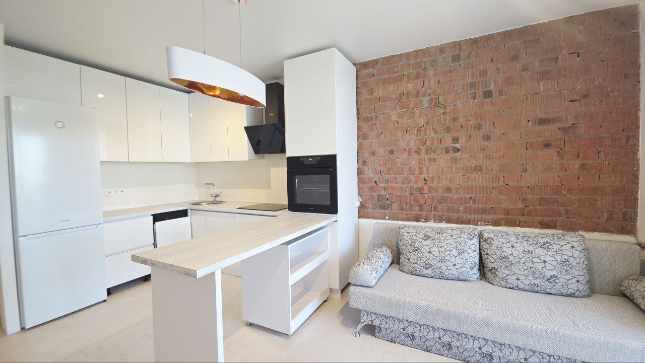 Продажа 2-комнатной квартиры 78 м², Славы бул.