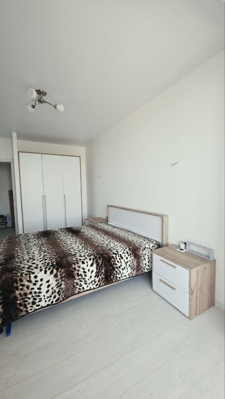 Продажа 2-комнатной квартиры 78 м², Славы бул.