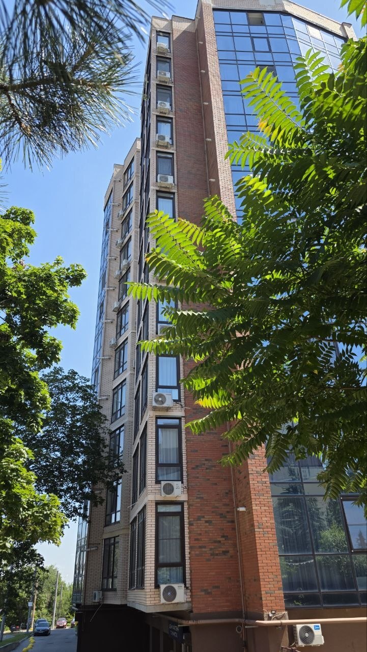 Продажа 2-комнатной квартиры 78 м², Славы бул.
