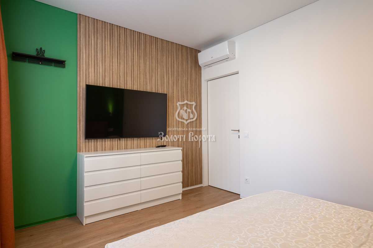 Продаж 2-кімнатної квартири 67.8 м², Олександра Олеся вул., 2а