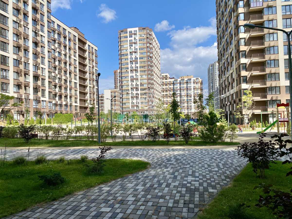Продаж 2-кімнатної квартири 67.8 м², Олександра Олеся вул., 2а
