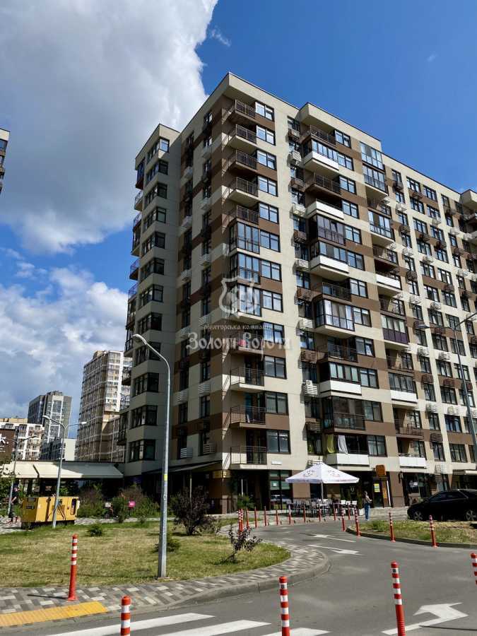 Продаж 2-кімнатної квартири 67.8 м², Олександра Олеся вул., 2а