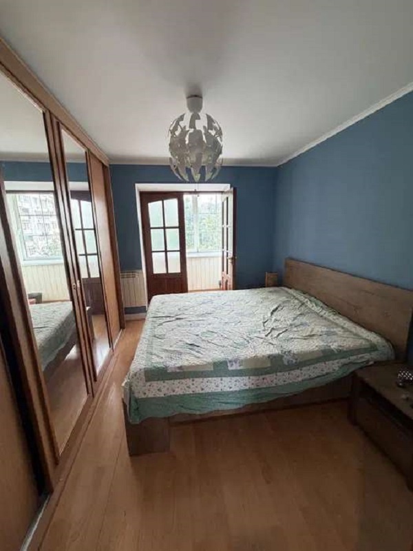 Продаж 2-кімнатної квартири 60 м², Березняківська вул., 4