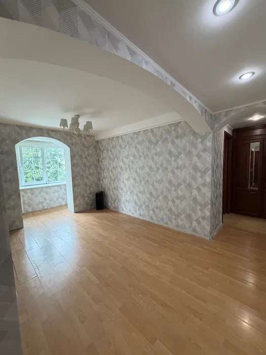 Продаж 2-кімнатної квартири 60 м², Березняківська вул., 4