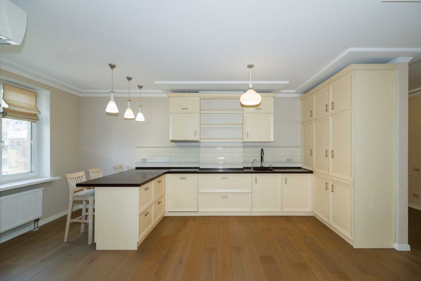 Продаж 4-кімнатної квартири 143.5 м², Дмитрівська вул., 75