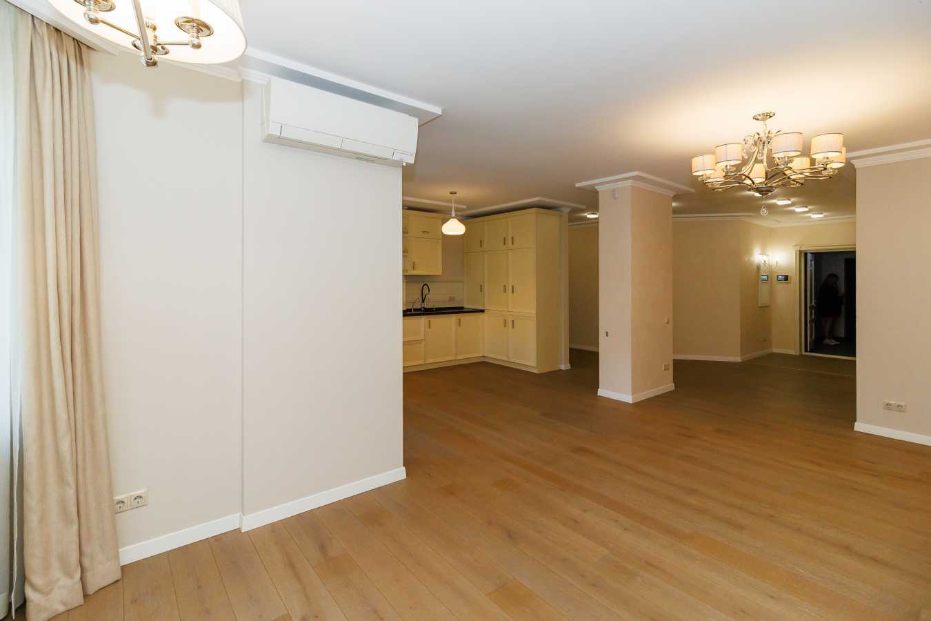 Продаж 4-кімнатної квартири 143.5 м², Дмитрівська вул., 75