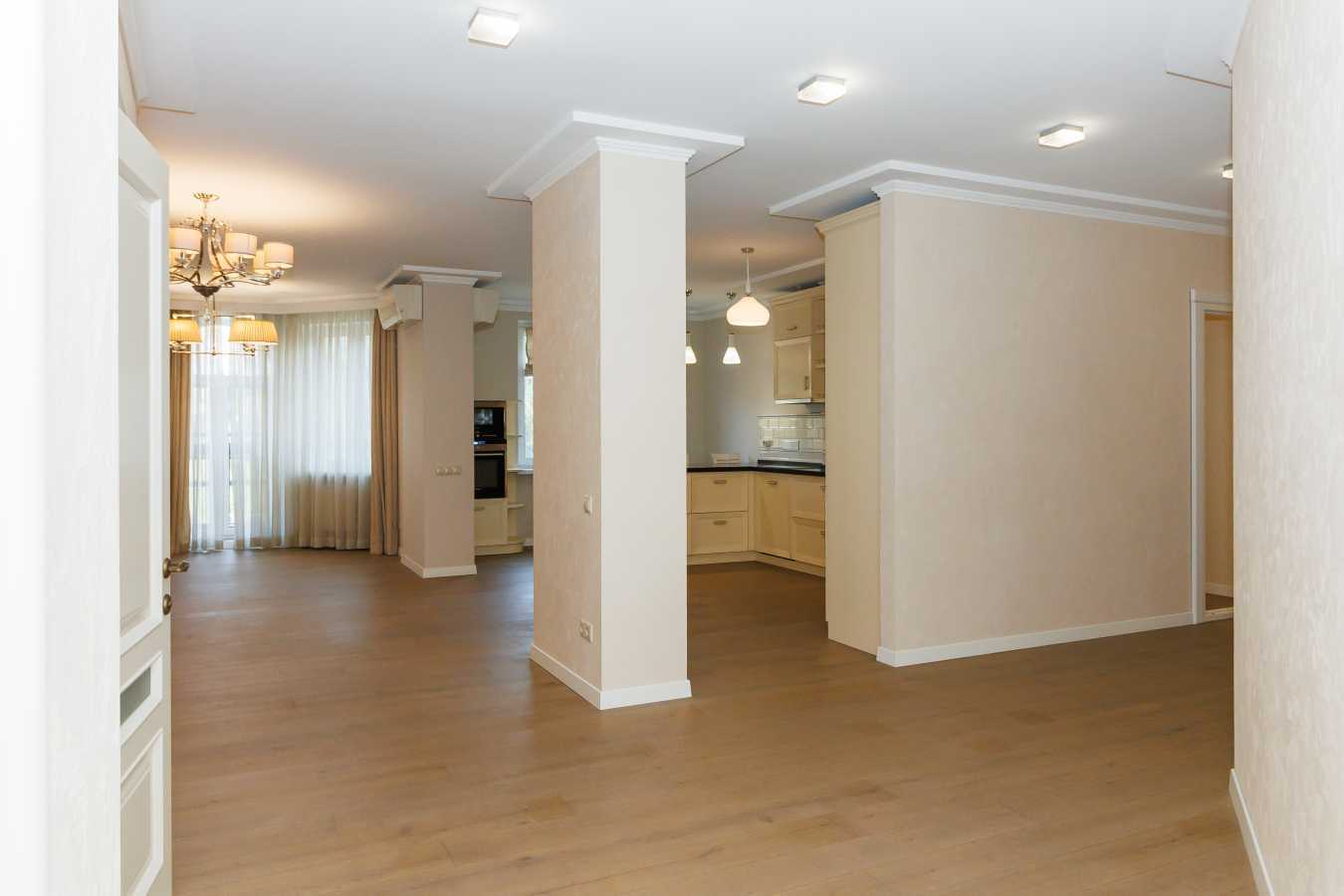 Продаж 4-кімнатної квартири 143.5 м², Дмитрівська вул., 75