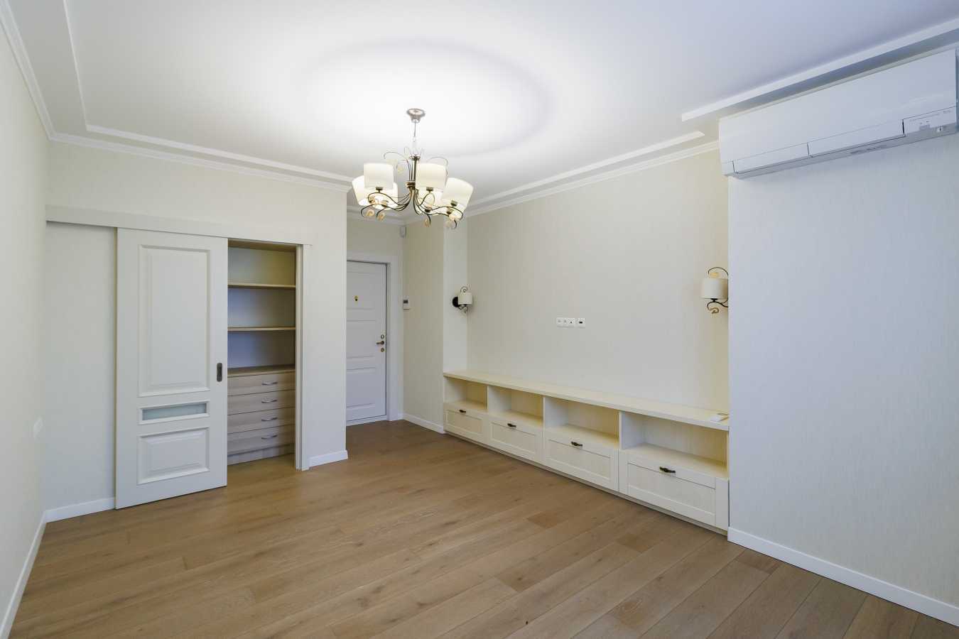 Продаж 4-кімнатної квартири 143.5 м², Дмитрівська вул., 75