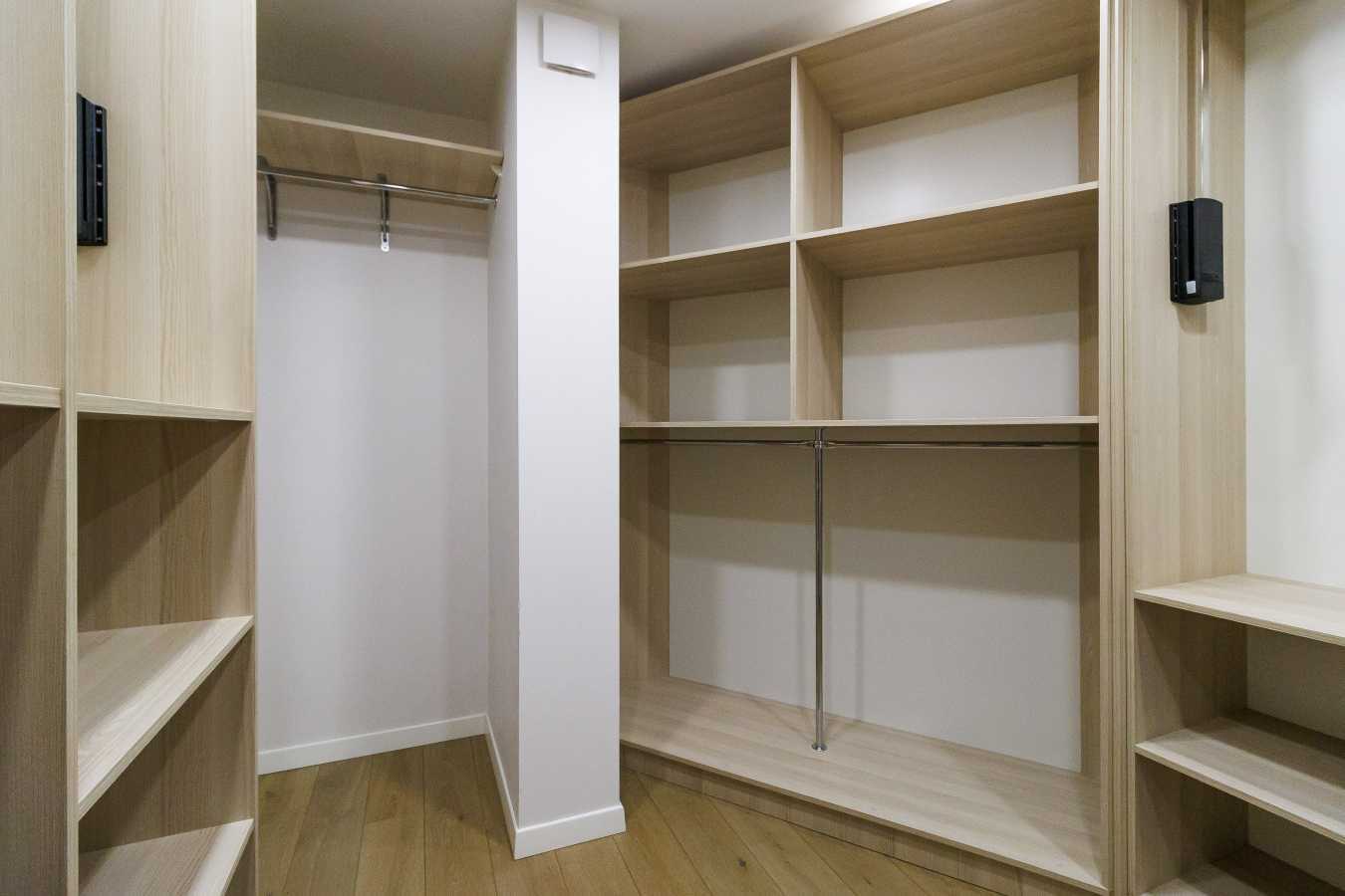 Продаж 4-кімнатної квартири 143.5 м², Дмитрівська вул., 75