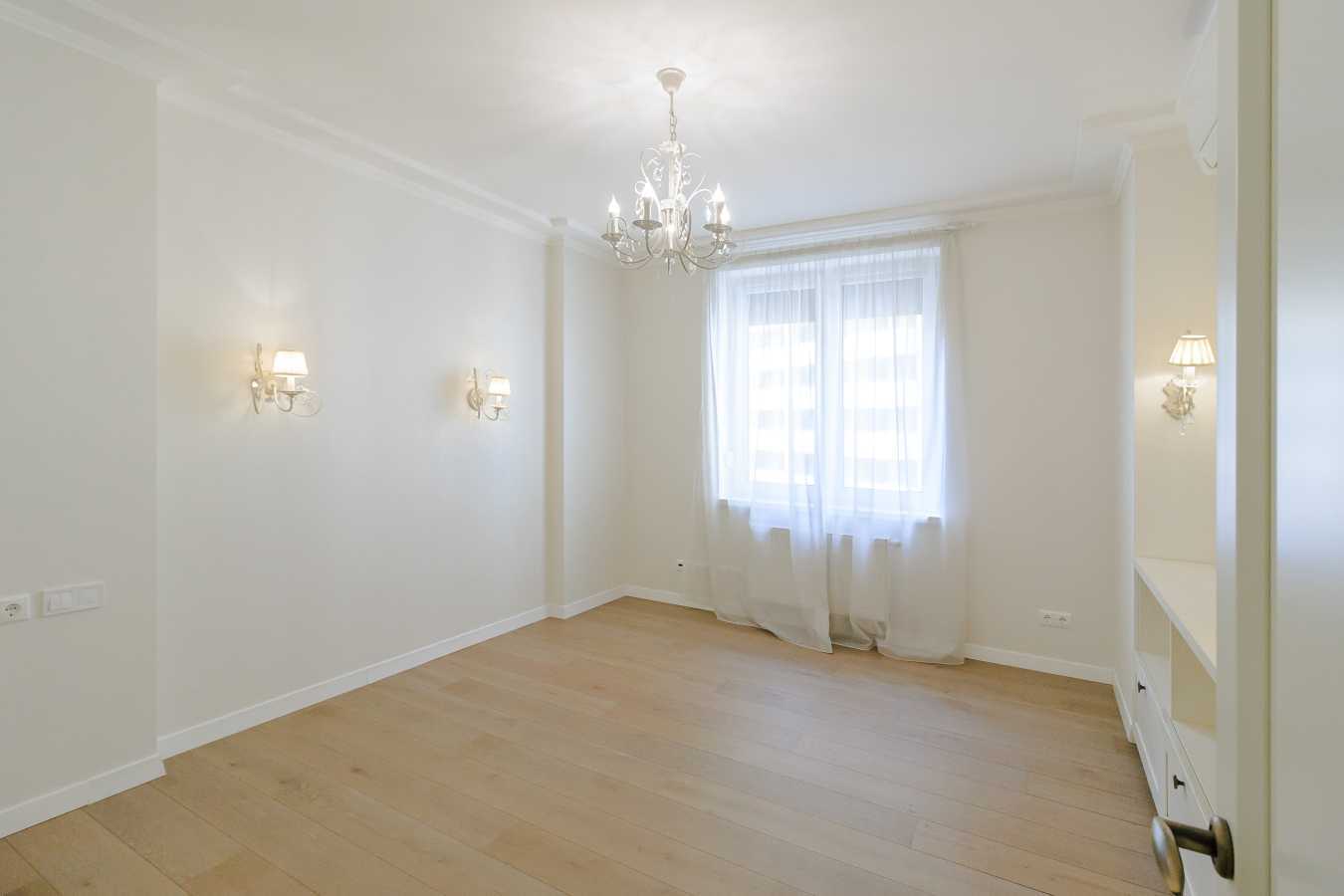 Продаж 4-кімнатної квартири 143.5 м², Дмитрівська вул., 75