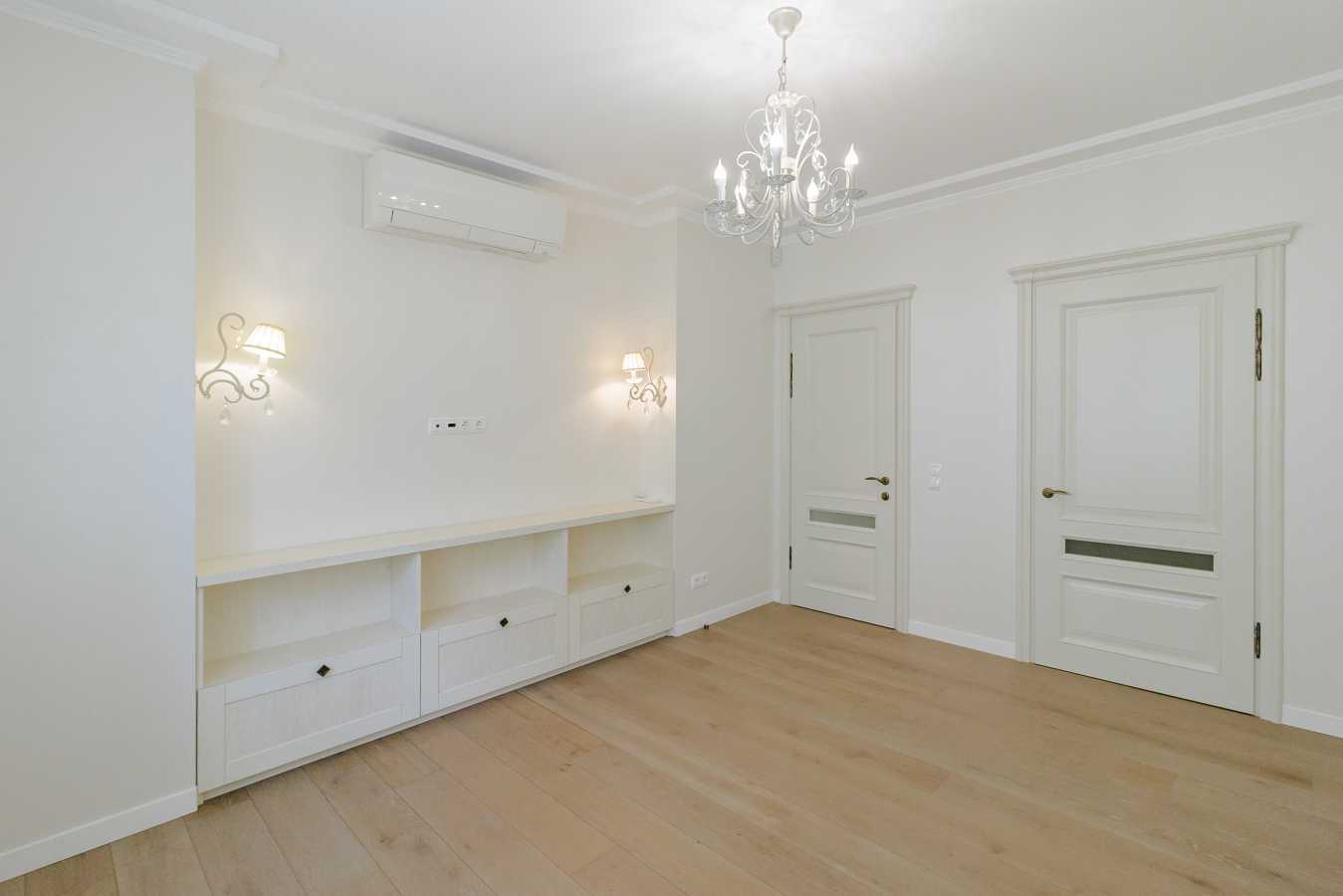 Продаж 4-кімнатної квартири 143.5 м², Дмитрівська вул., 75