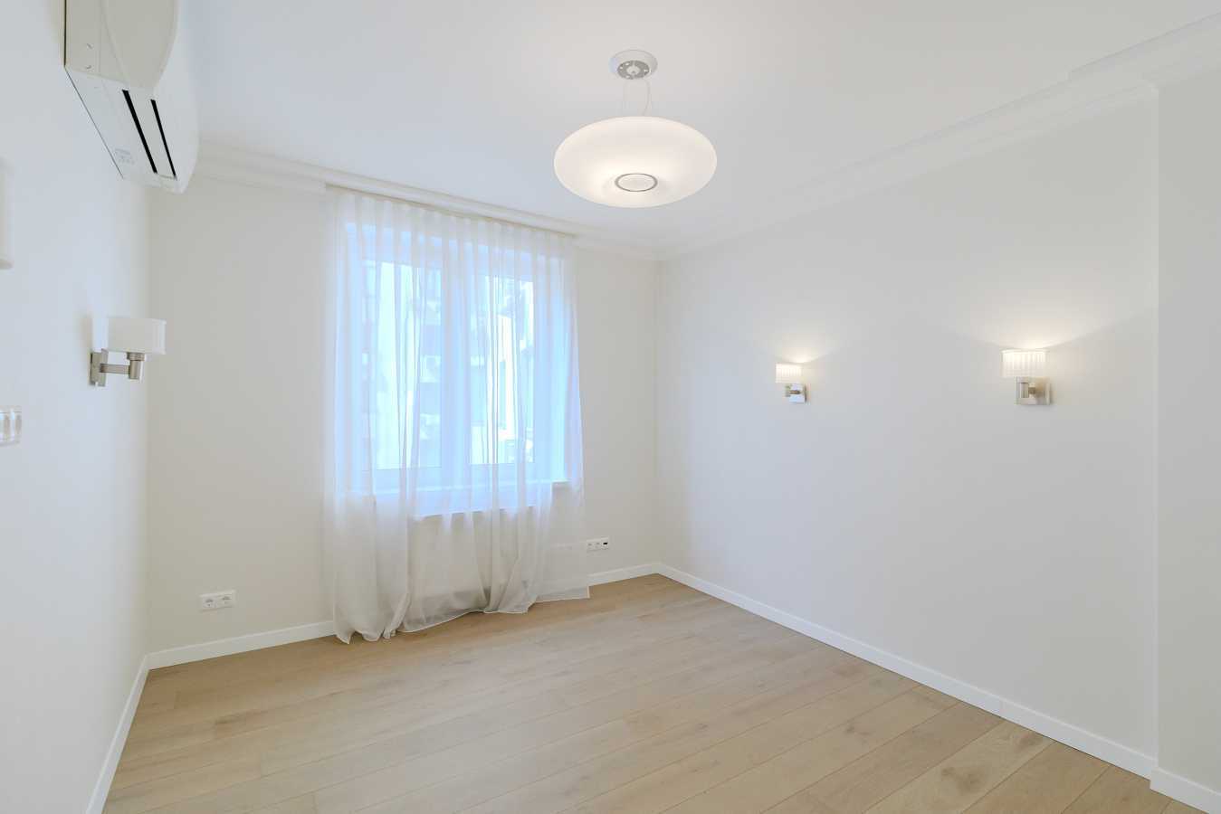 Продаж 4-кімнатної квартири 143.5 м², Дмитрівська вул., 75