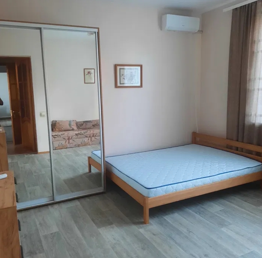 Оренда будинку 350 м², Каманіна вул.