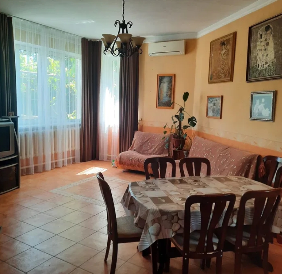 Оренда будинку 350 м², Каманіна вул.
