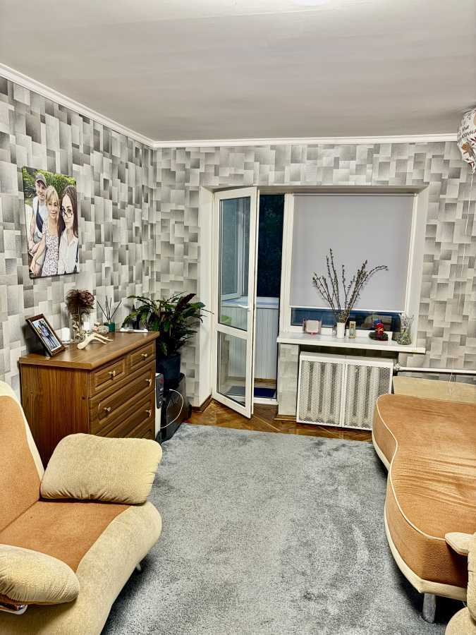 Продаж 2-кімнатної квартири 44 м², Салютна вул., 9