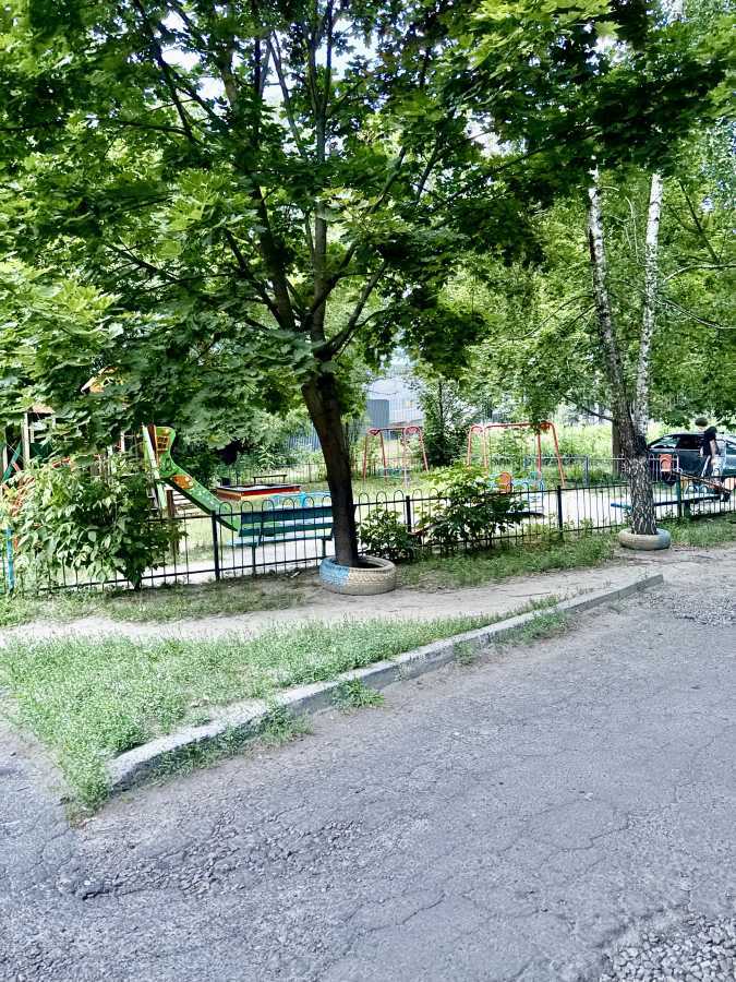 Продаж 2-кімнатної квартири 44 м², Салютна вул., 9