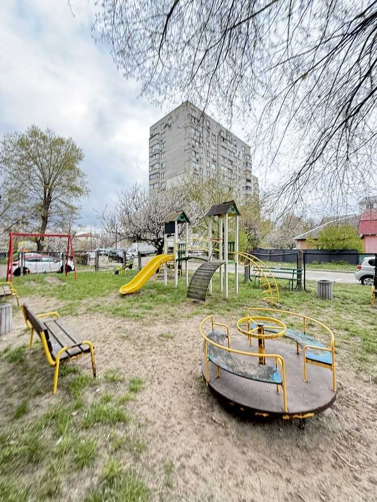 Продаж 3-кімнатної квартири 58 м², Новаторів вул., 4