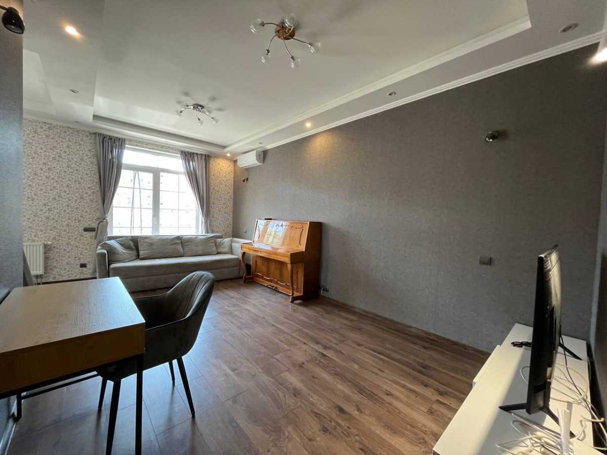 Продаж 1-кімнатної квартири 68 м², Михайла Максимовича вул., 28