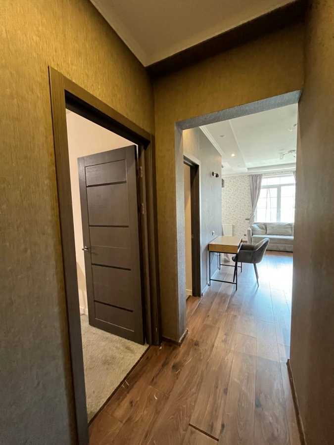 Продаж 1-кімнатної квартири 68 м², Михайла Максимовича вул., 28