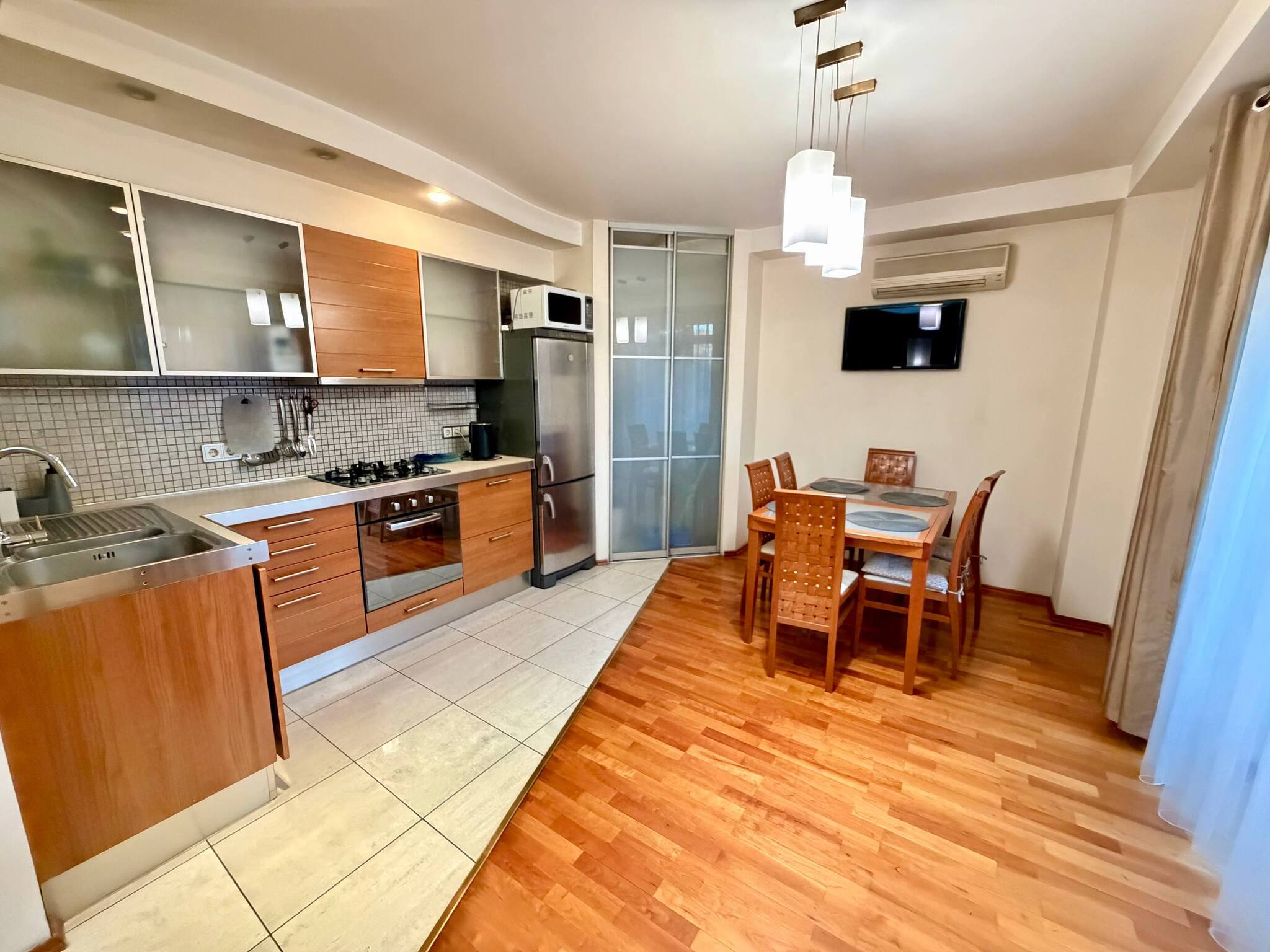 Аренда 2-комнатной квартиры 89 м², Академика Чекмарева ул.
