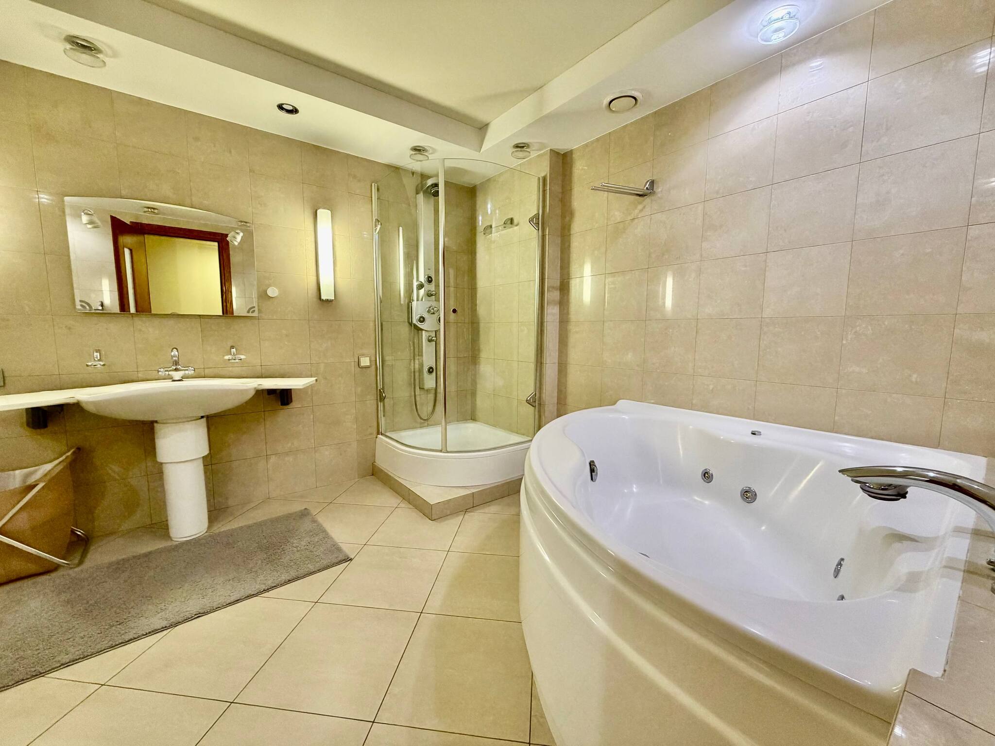 Аренда 2-комнатной квартиры 89 м², Академика Чекмарева ул.