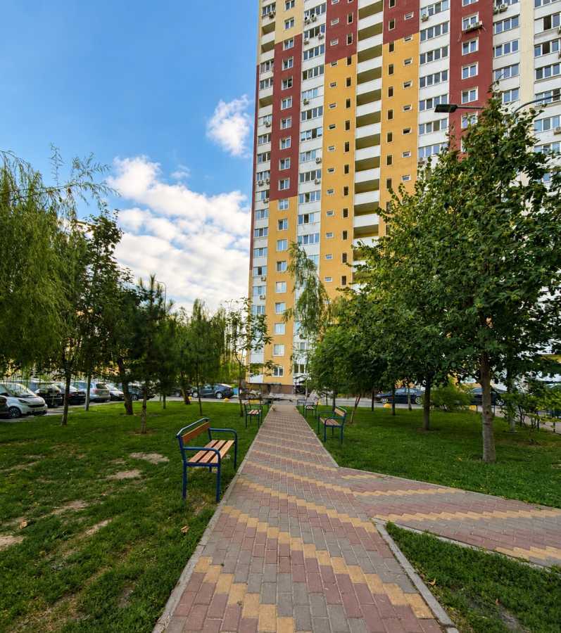Продаж 2-кімнатної квартири 74 м², Сергія Данченка вул., 3