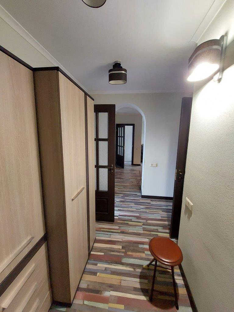 Продажа 4-комнатной квартиры 93 м², Кирилловская ул., 30/5