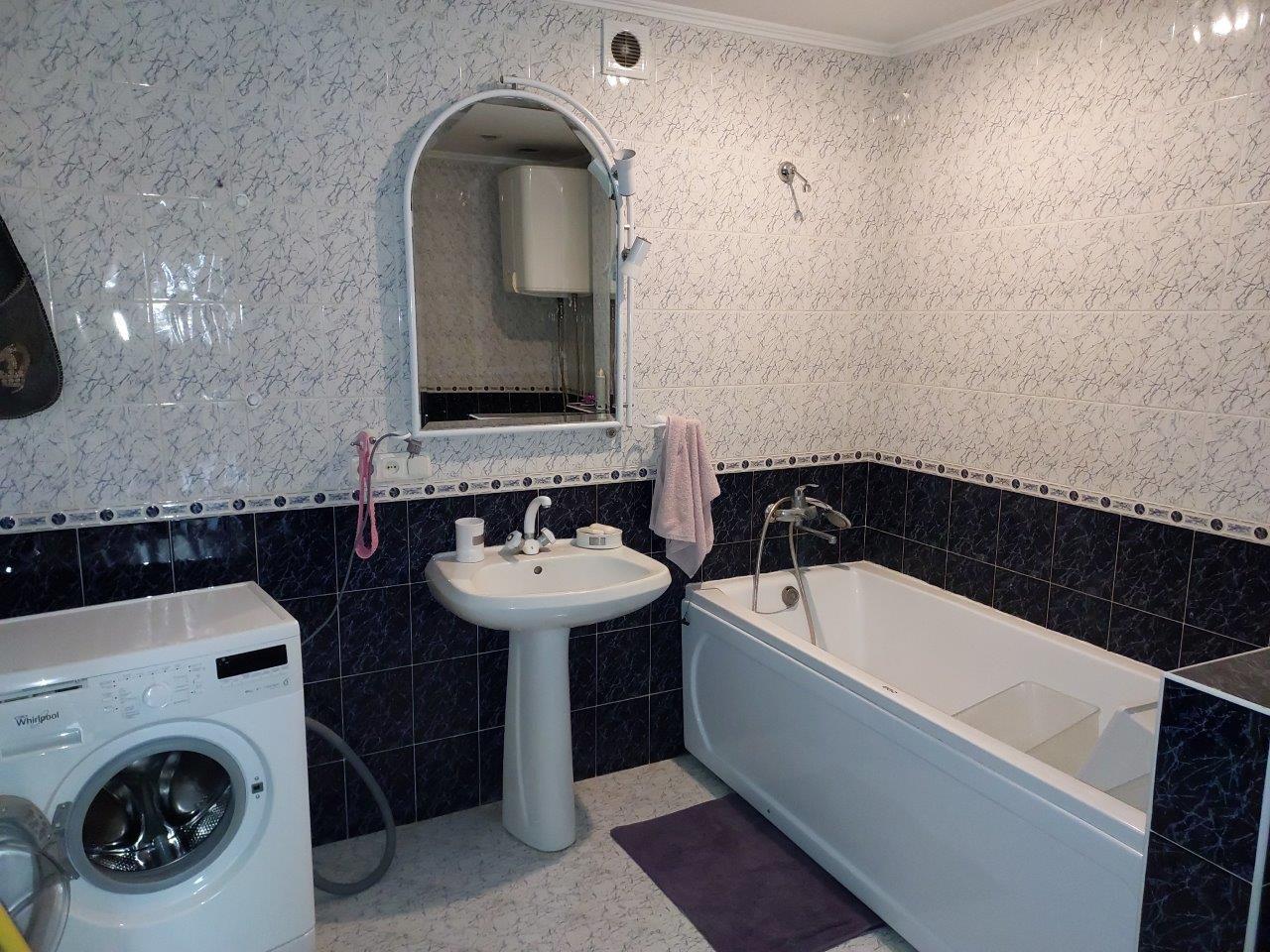 Продажа 4-комнатной квартиры 93 м², Кирилловская ул., 30/5
