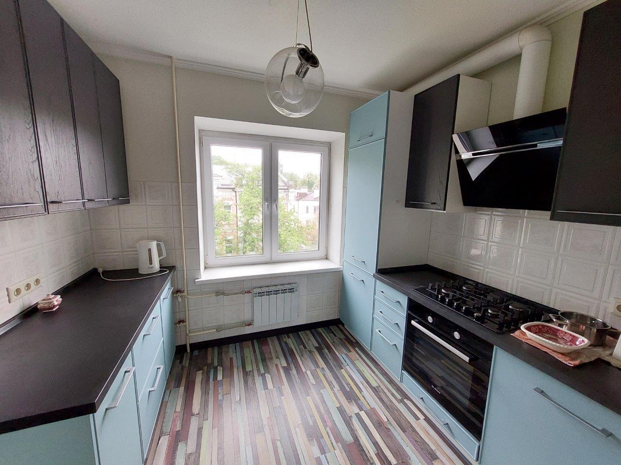 Продажа 4-комнатной квартиры 93 м², Кирилловская ул., 30/5
