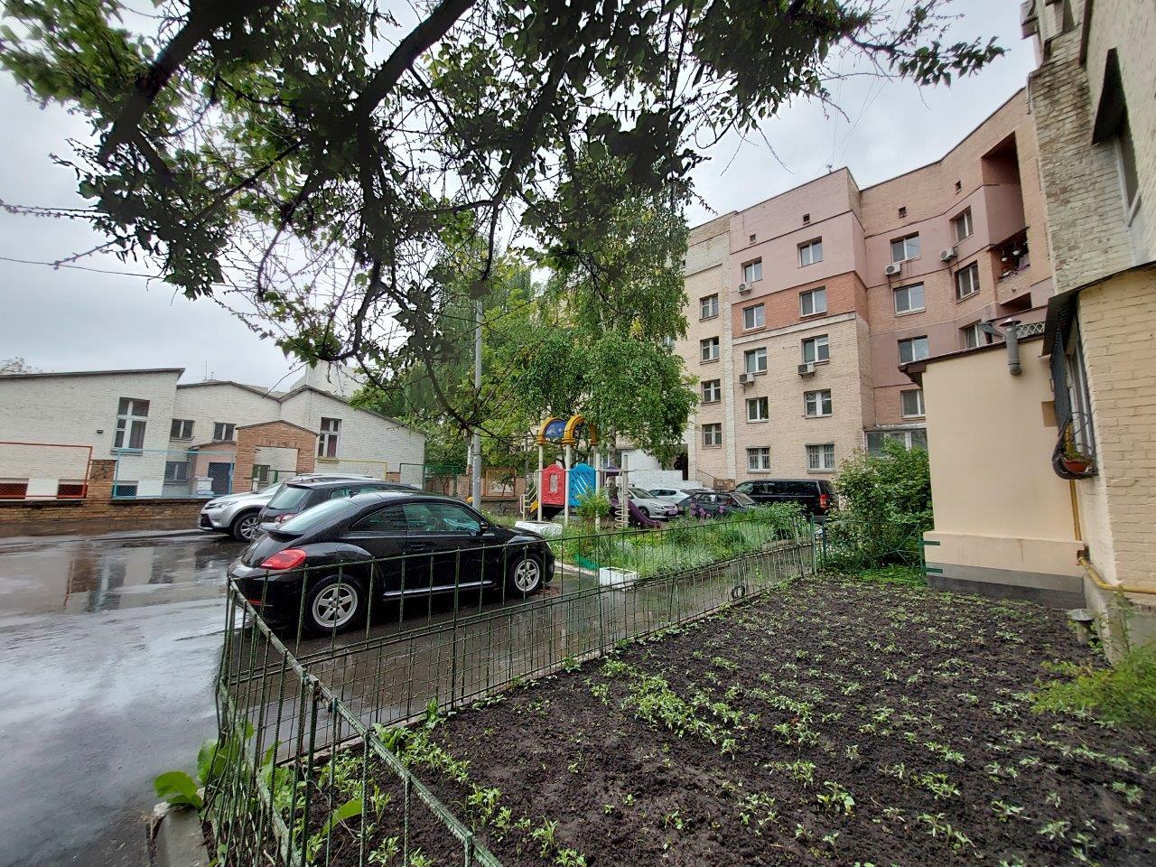Продажа 4-комнатной квартиры 93 м², Кирилловская ул., 30/5