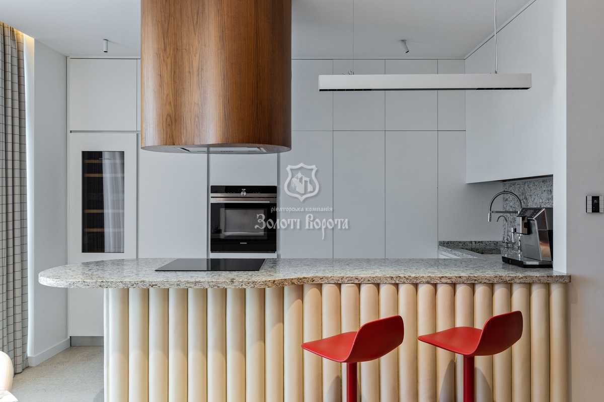 Продаж 3-кімнатної квартири 160 м², Буслівська вул., 12