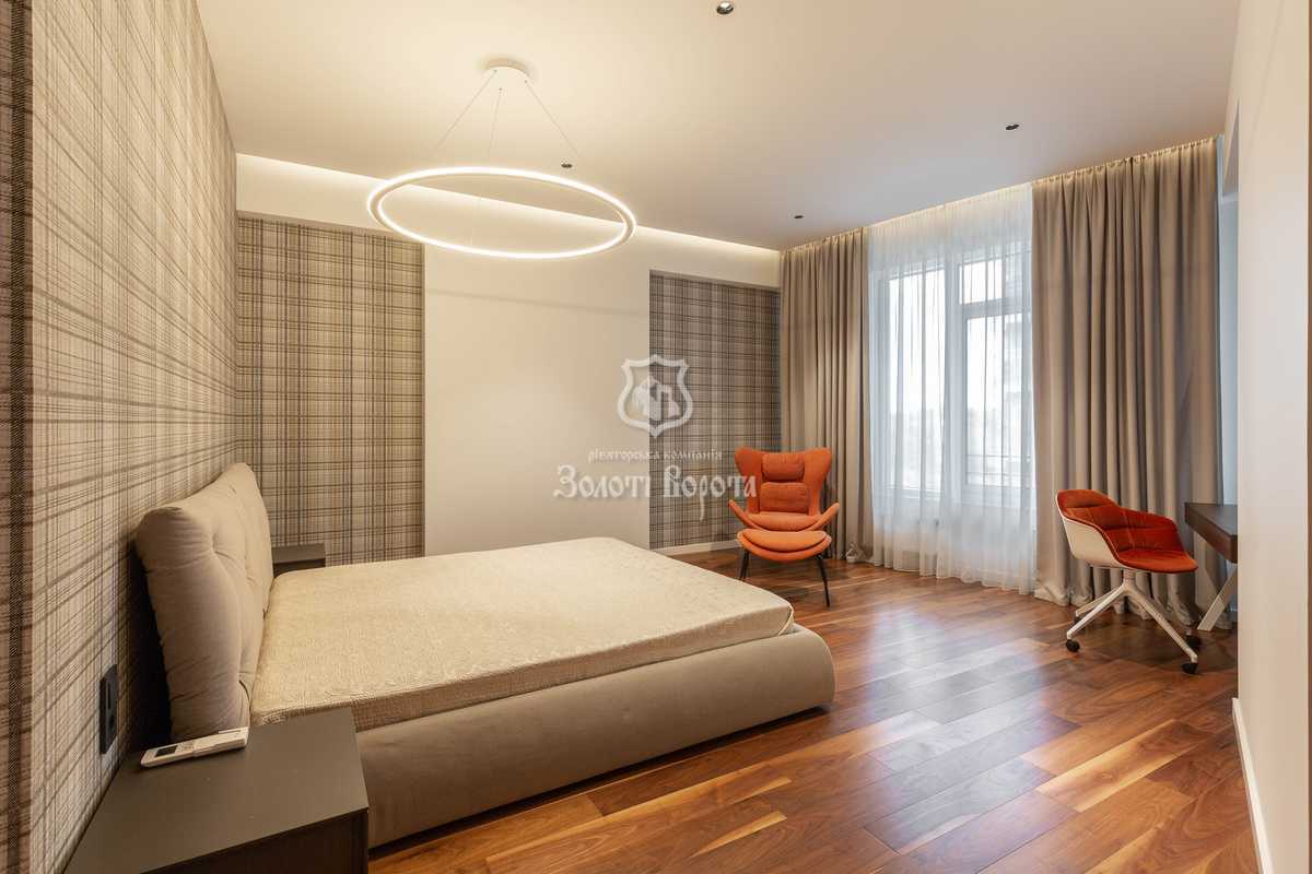 Продаж 3-кімнатної квартири 160 м², Буслівська вул., 12