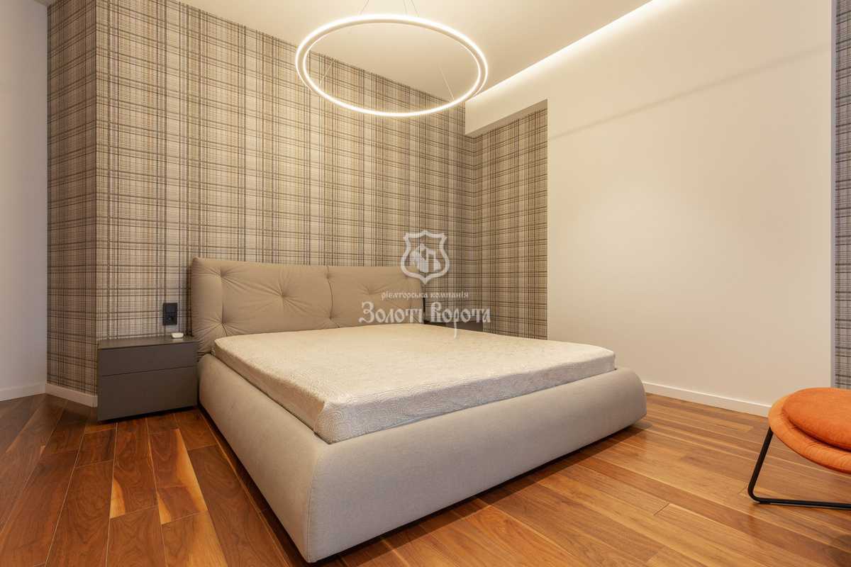 Продаж 3-кімнатної квартири 160 м², Буслівська вул., 12