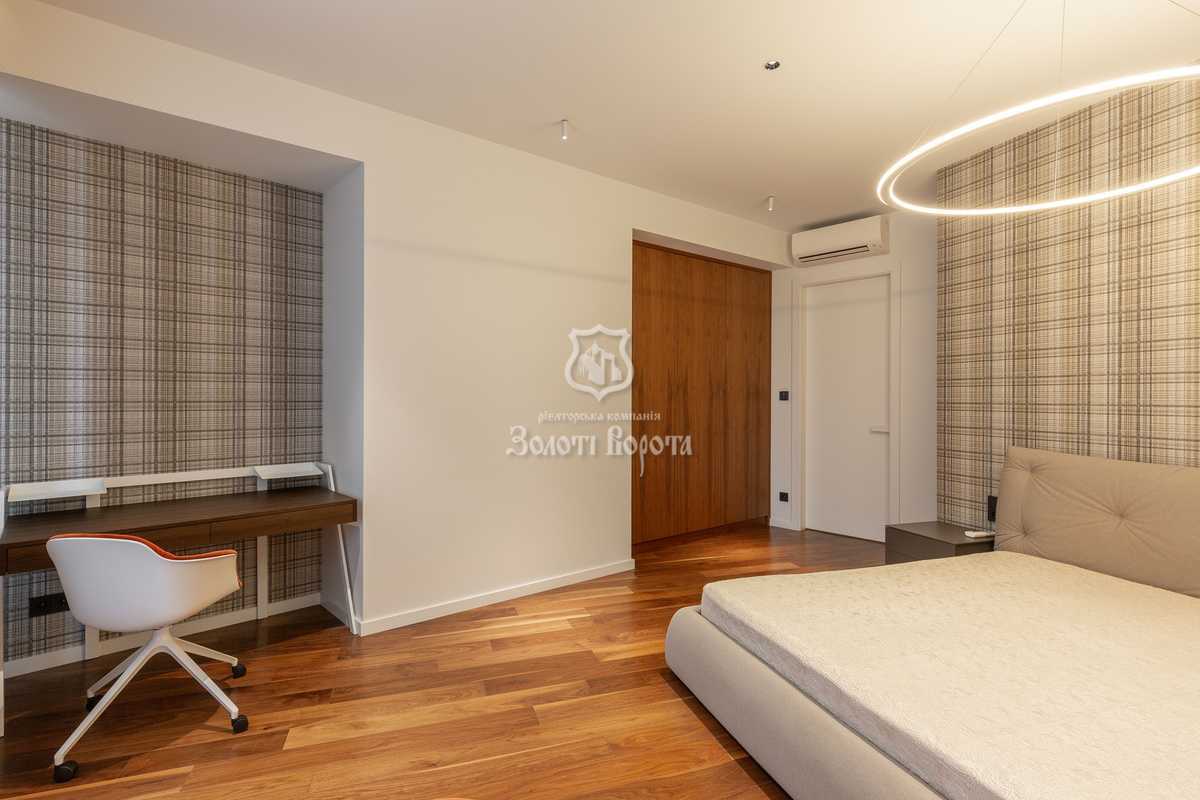 Продаж 3-кімнатної квартири 160 м², Буслівська вул., 12