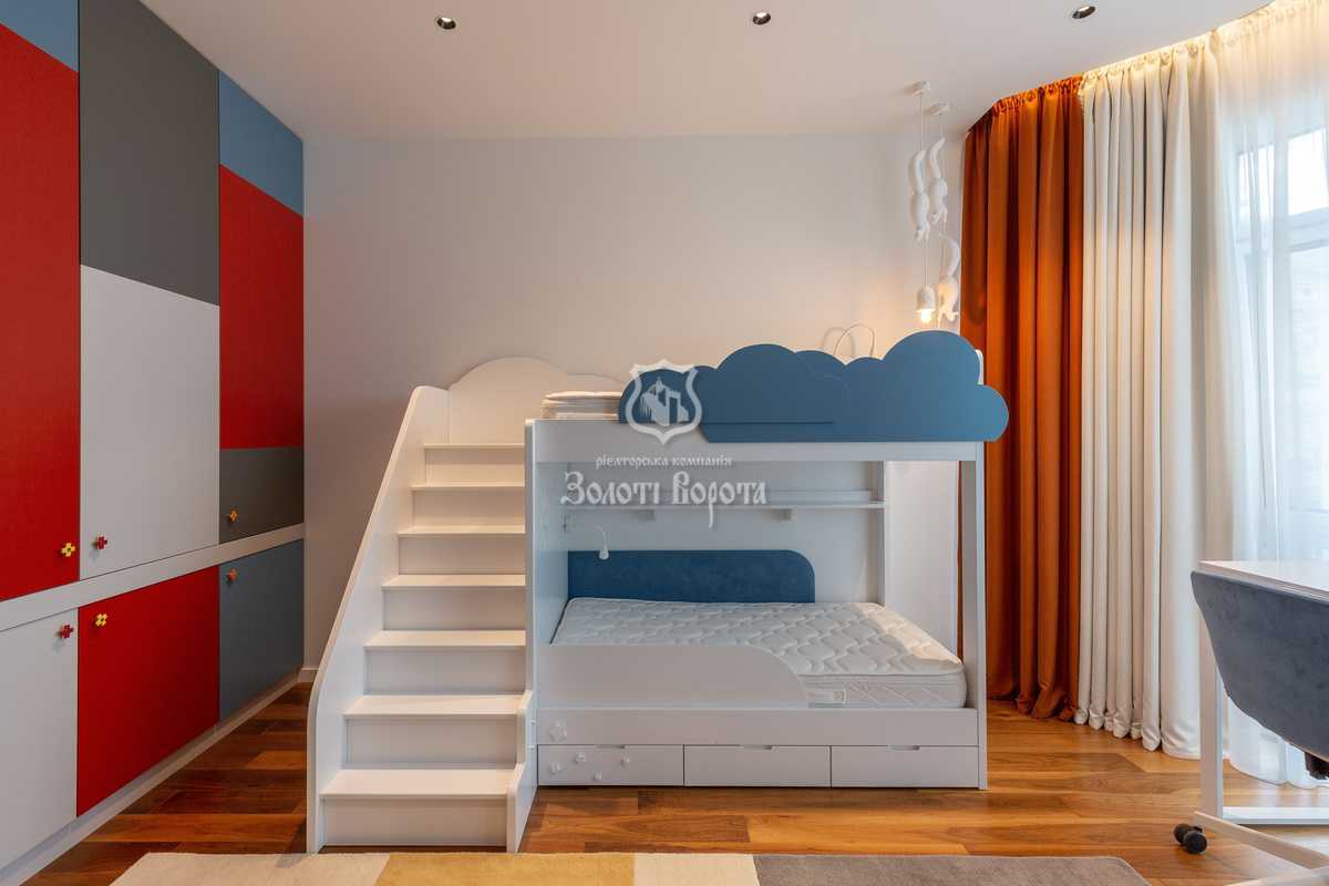 Продаж 3-кімнатної квартири 160 м², Буслівська вул., 12
