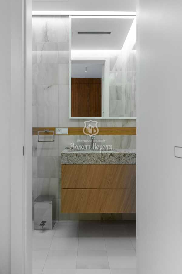 Продаж 3-кімнатної квартири 160 м², Буслівська вул., 12