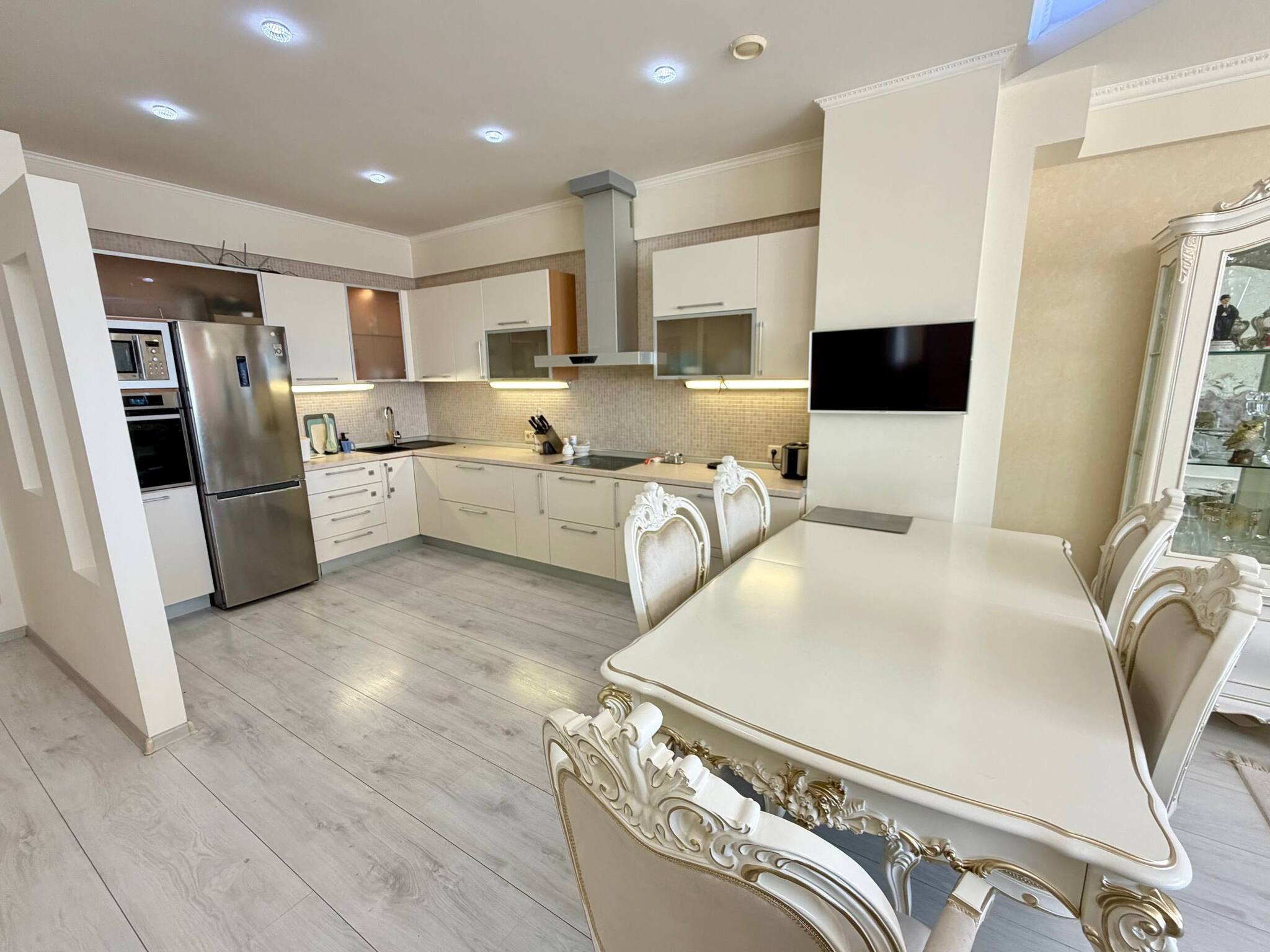Аренда 3-комнатной квартиры 130 м², Владимира Вернадского ул.
