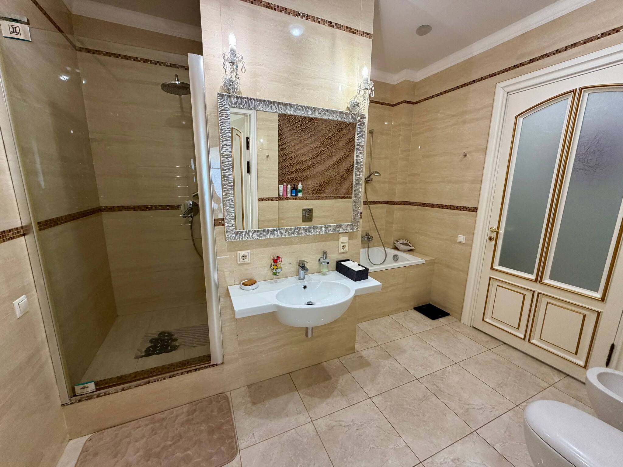 Аренда 3-комнатной квартиры 130 м², Владимира Вернадского ул.