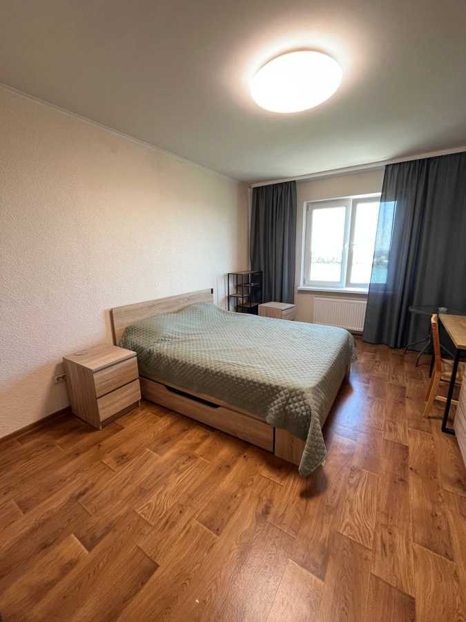 Продаж 1-кімнатної квартири 49 м², Ревуцького вул., 54