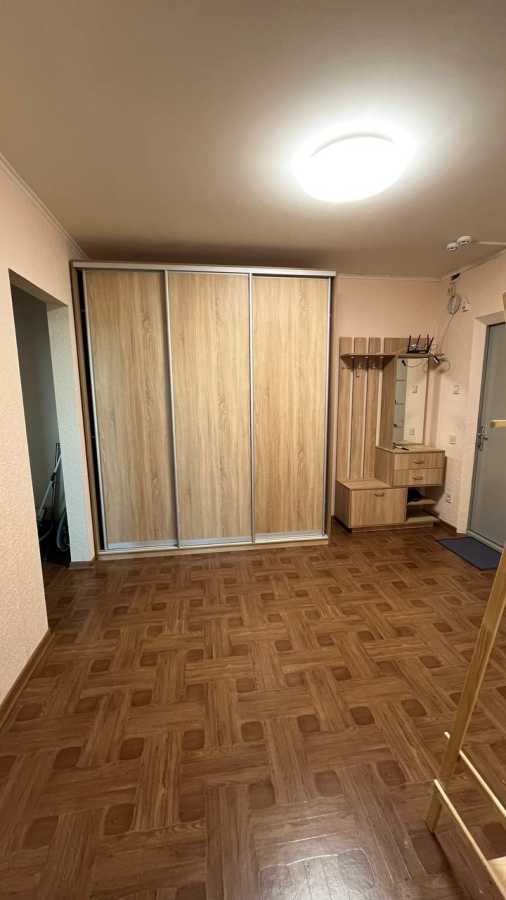 Продаж 1-кімнатної квартири 49 м², Ревуцького вул., 54