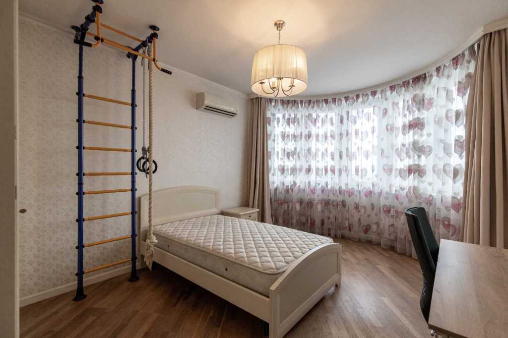 Оренда 4-кімнатної квартири 152 м², Єлизавети Чавдар вул., 3