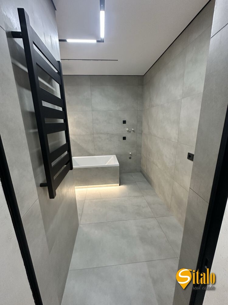 Продажа 2-комнатной квартиры 65 м², Днепровская наб., 18А
