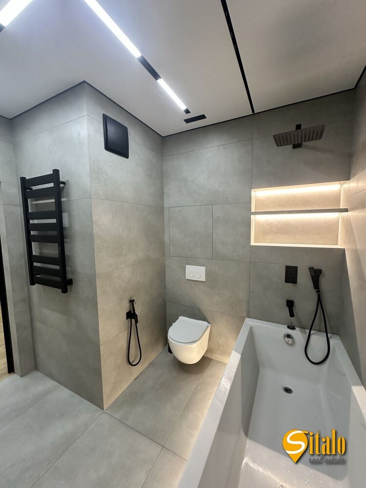Продажа 2-комнатной квартиры 65 м², Днепровская наб., 18А