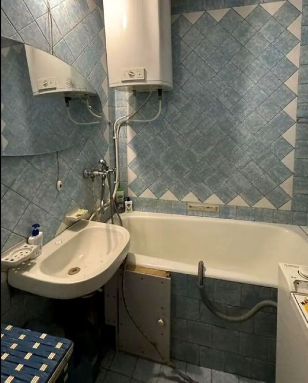 Продажа 3-комнатной квартиры 70 м², Александра Поля просп., 42