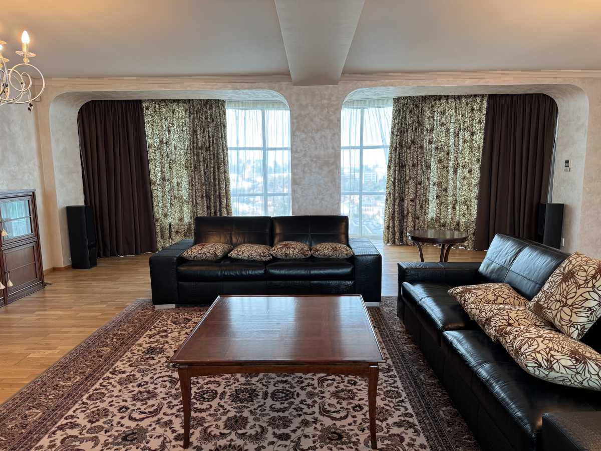 Аренда 4-комнатной квартиры 288 м², Зверинецкая ул., 59
