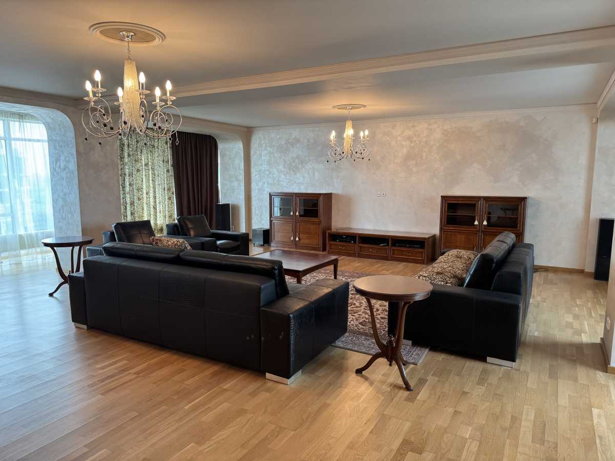 Аренда 4-комнатной квартиры 288 м², Зверинецкая ул., 59
