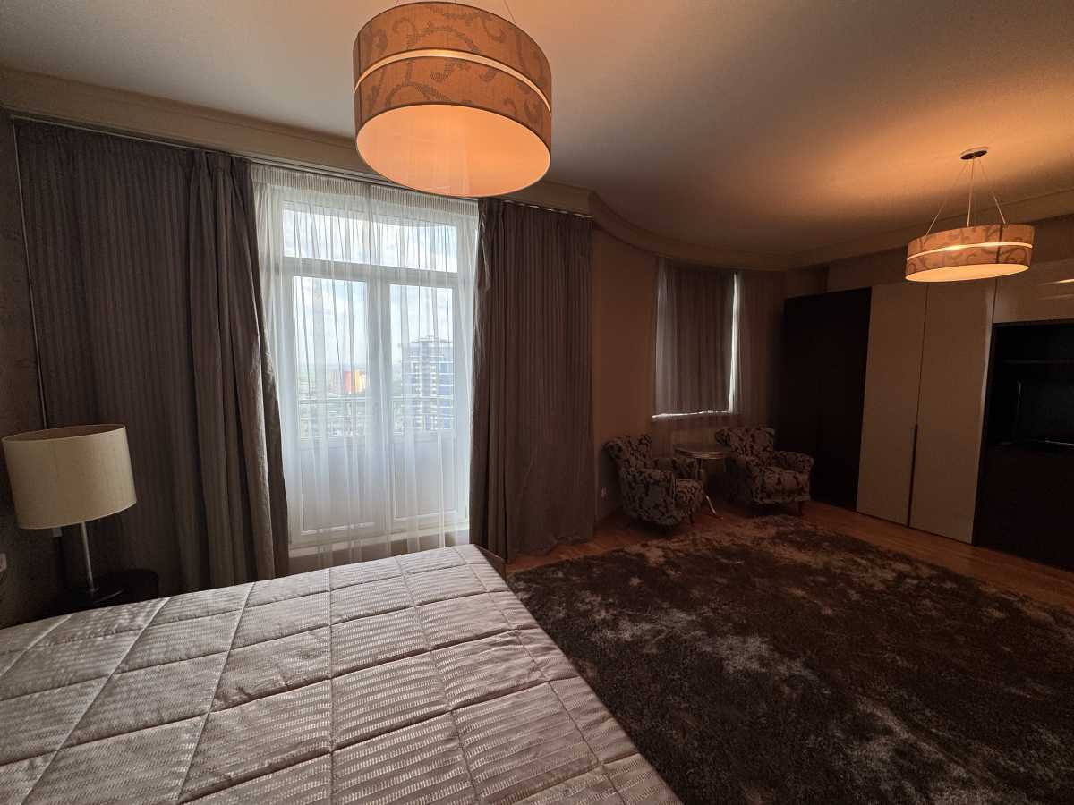 Аренда 4-комнатной квартиры 288 м², Зверинецкая ул., 59