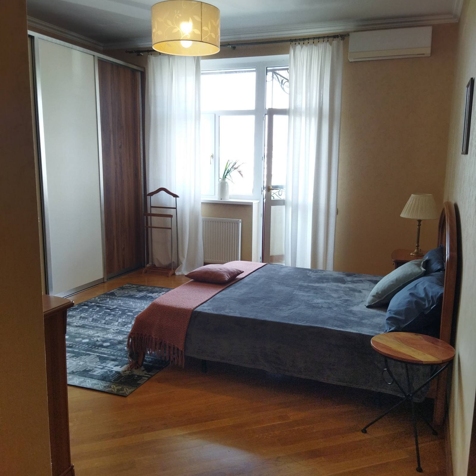 Аренда 2-комнатной квартиры 85.5 м², Евгения Коновальца ул., 32Б