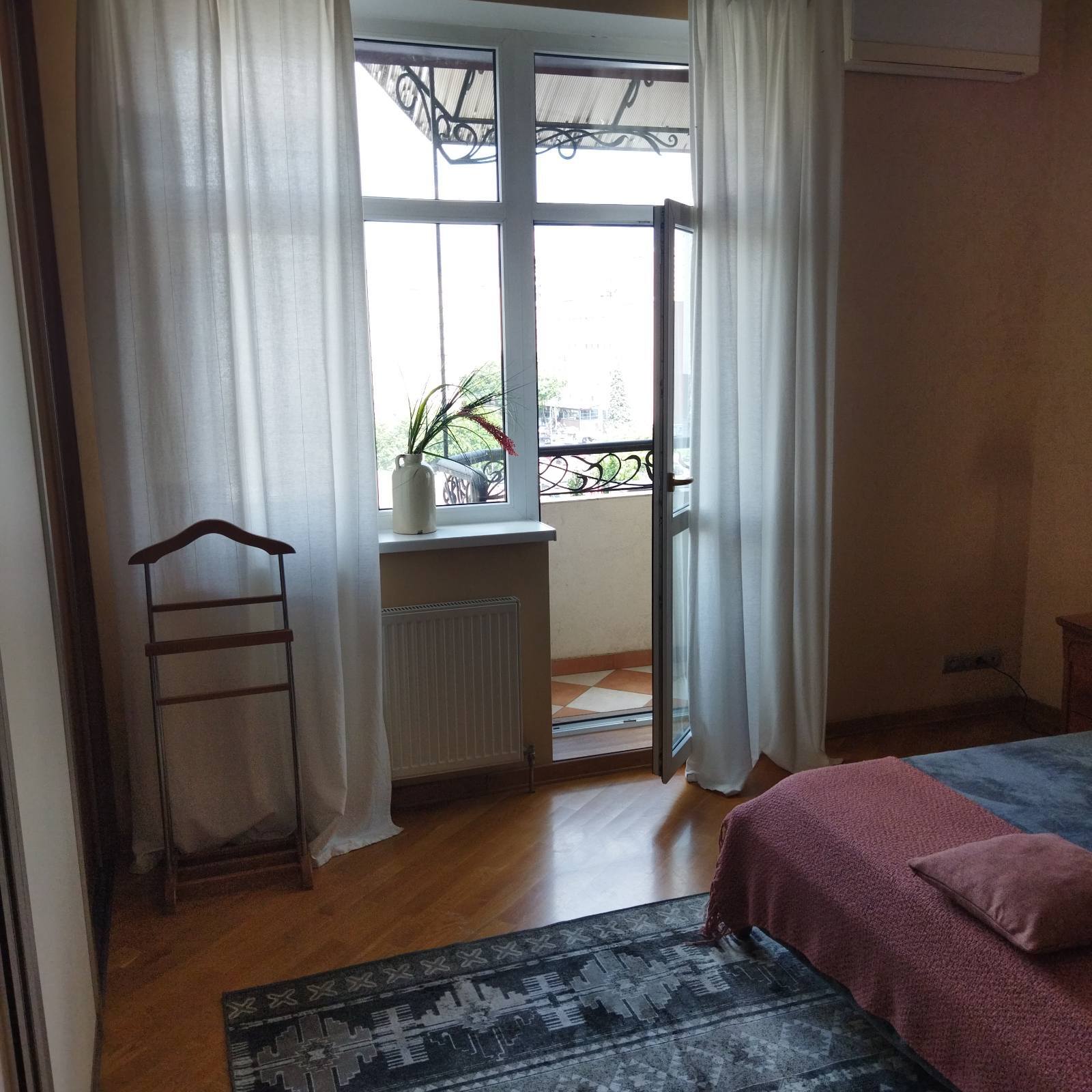 Аренда 2-комнатной квартиры 85.5 м², Евгения Коновальца ул., 32Б